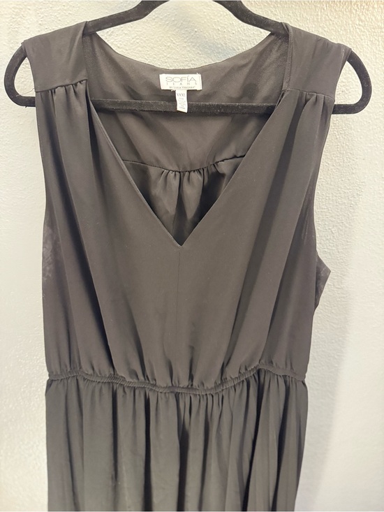 sofia by sofia vergara Dresses & Skirts - sofia by sofia vergara Black V-Neck Sleeveless Gathered Waist Dress